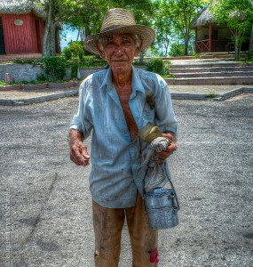 Holguin, car washer